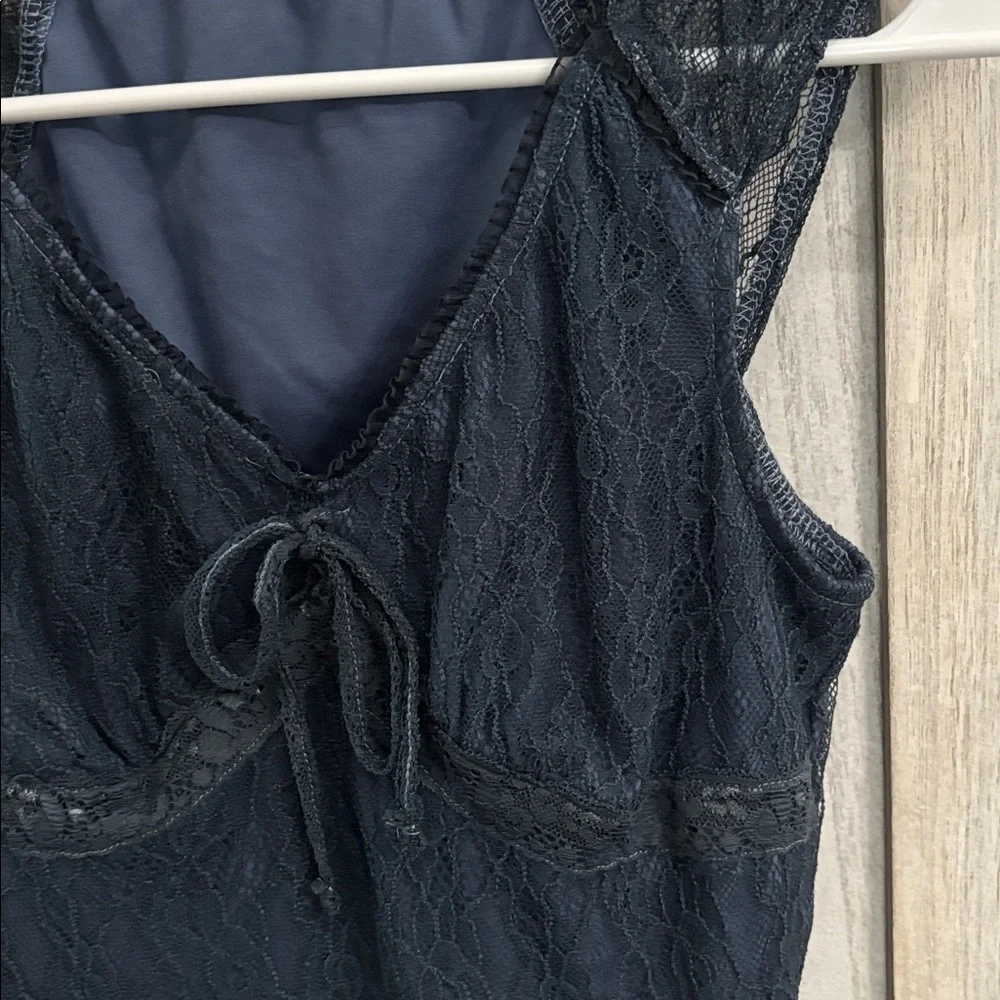 Dusty Blue Lace Sleeveless Top - Picture 3 of 6